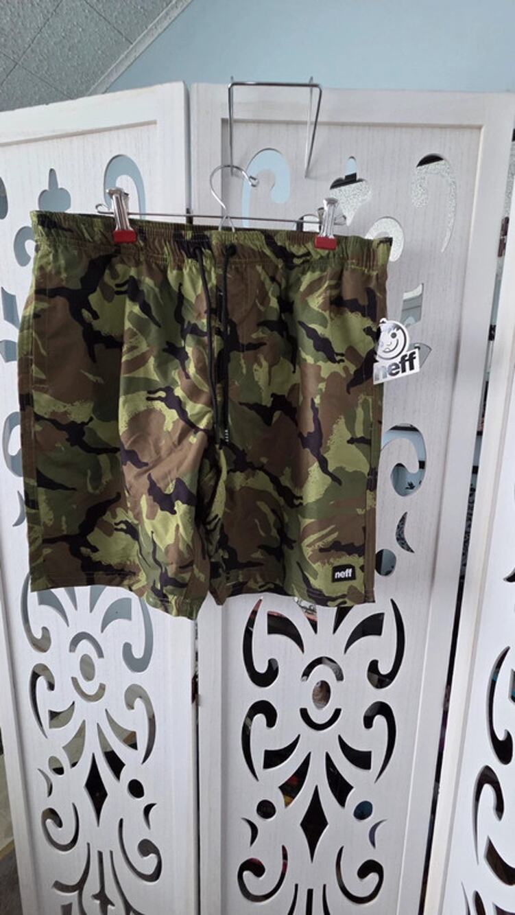 NEFF Mens Large Camo Swim Trunks Green Black Drawstring Mesh Lined Board Skate
